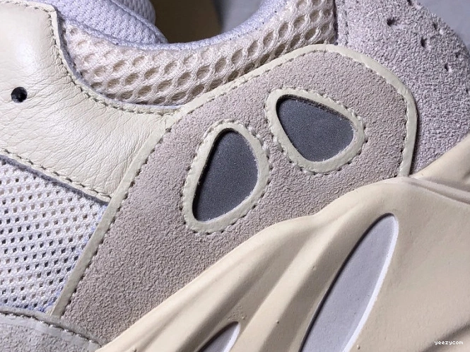 Yeezy Boost Adidas Analog 700 EG7596 0802
